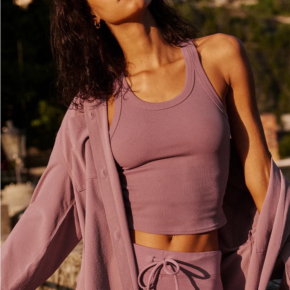 SOLD yoga goddess ribbed go to tank in soft mulberry size xs